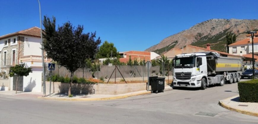 ZUJAR – Solar en Venta, Esquina entre Avda. de los Baños y San Miguel