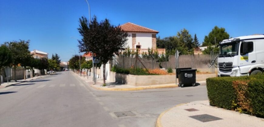 ZUJAR – Solar en Venta, Esquina entre Avda. de los Baños y San Miguel