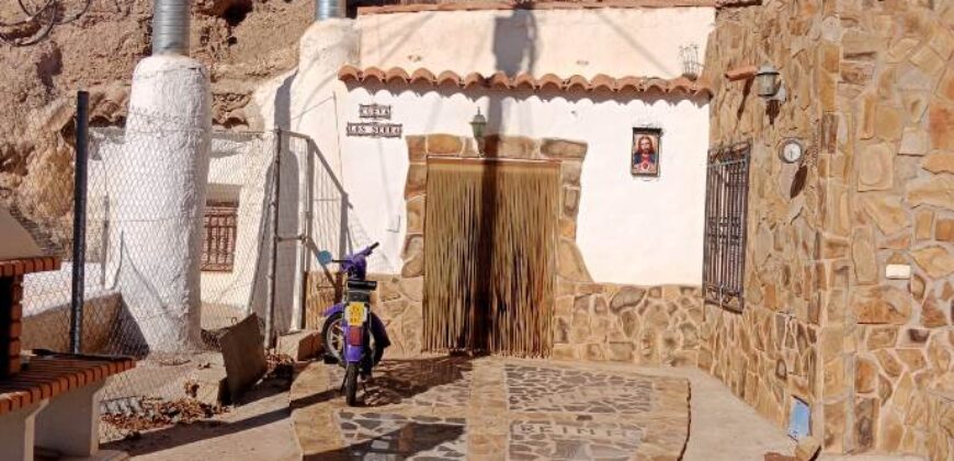 FREILA – Casa Cueva en Venta, exquisitamente restaurada