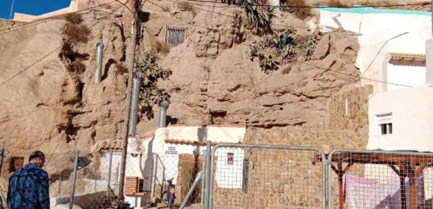 FREILA – Casa Cueva en Venta, exquisitamente restaurada