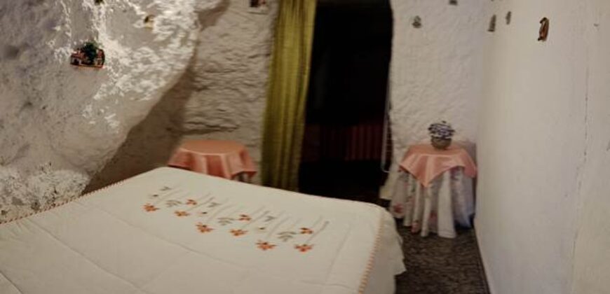 FREILA – Casa Cueva en Venta, exquisitamente restaurada