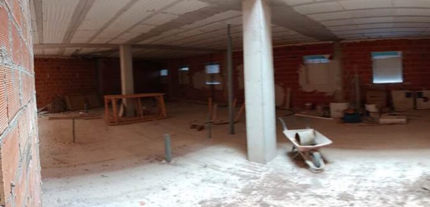 ZUJAR- Venta de 1ª Planta de edificio con 5 pisos para terminar