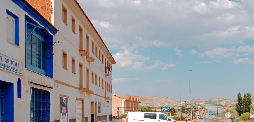 ZUJAR- Venta de 1ª Planta de edificio con 5 pisos para terminar