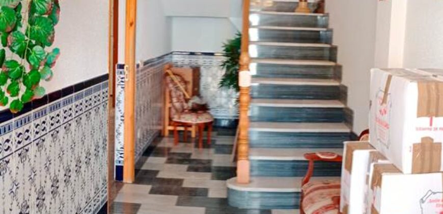 ZUJAR – Edificio completo con 3 viviendas y patio