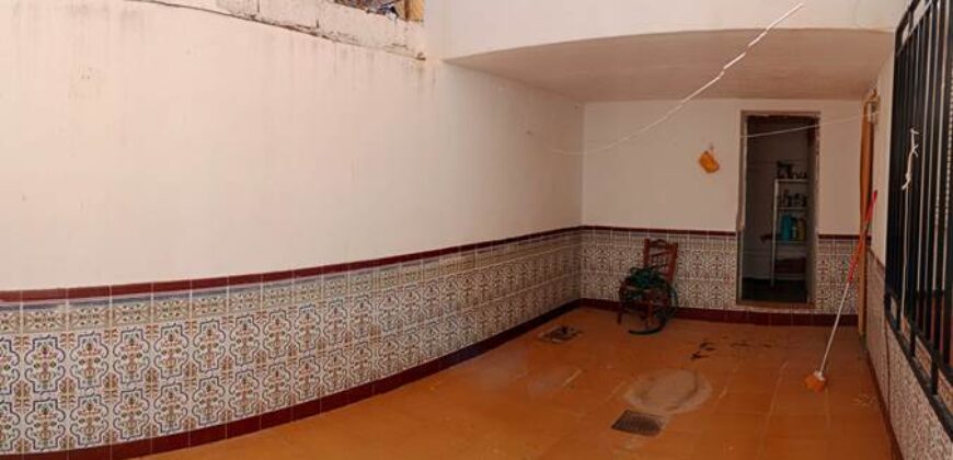 ZUJAR – Edificio completo con 3 viviendas y patio