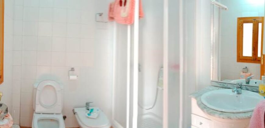 ZUJAR – Edificio completo con 3 viviendas y patio