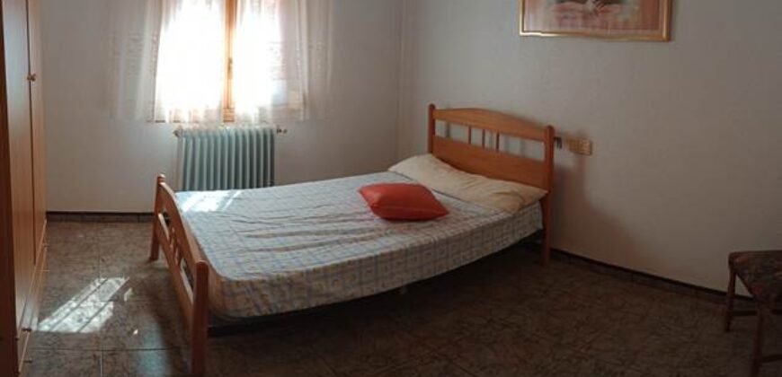 ZUJAR – Edificio completo con 3 viviendas y patio