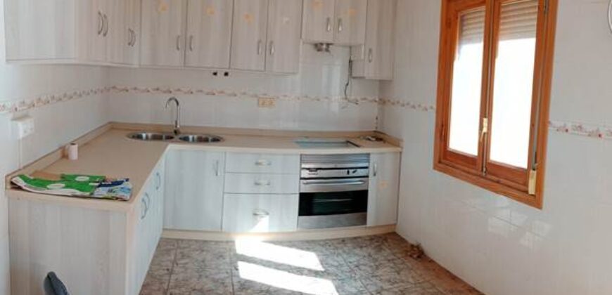 ZUJAR – Edificio completo con 3 viviendas y patio