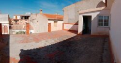 ZUJAR – Edificio completo con 3 viviendas y patio