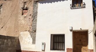 ZÚJAR – Una casa, dos entradas, infinitas ideas