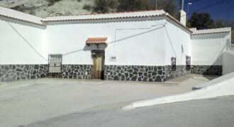 BENAMAUREL – Casa Cueva con gran terreno urbano