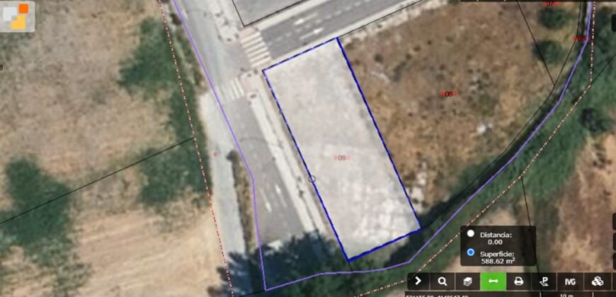 BAZA – Solar Urbano de 590 m2 apto para construir