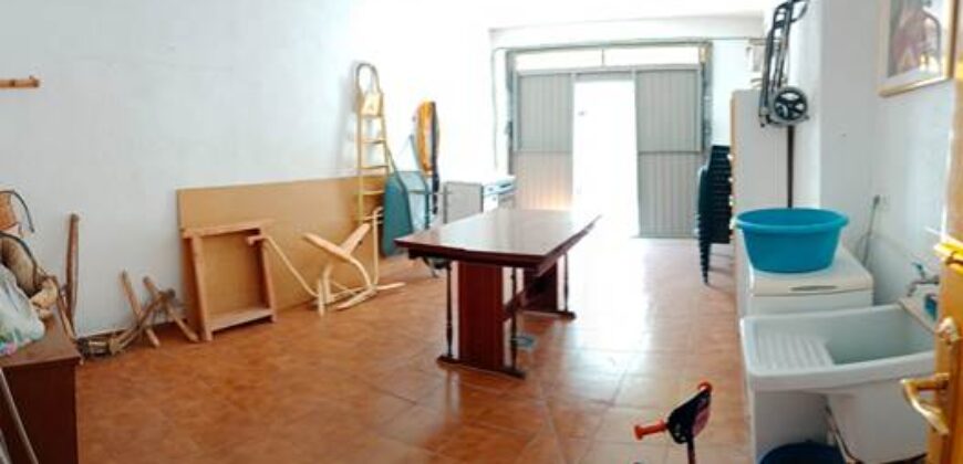 ZUJAR – Edificio de tres Plantas con Múltiples Viviendas y Terraza
