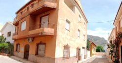 ZUJAR – Edificio de tres Plantas con Múltiples Viviendas y Terraza