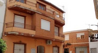 ZUJAR – Edificio de tres Plantas con Múltiples Viviendas y Terraza