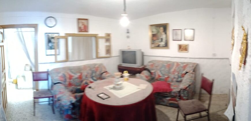 ZUJAR – Oportunidad única! Casa adosada para reformar en zona residencial
