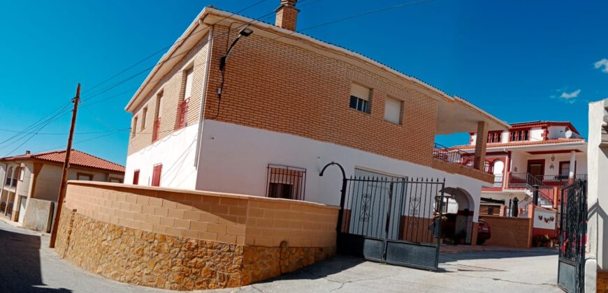 ZUJAR – Chalet Independiente en la Mejor Zona Residencial