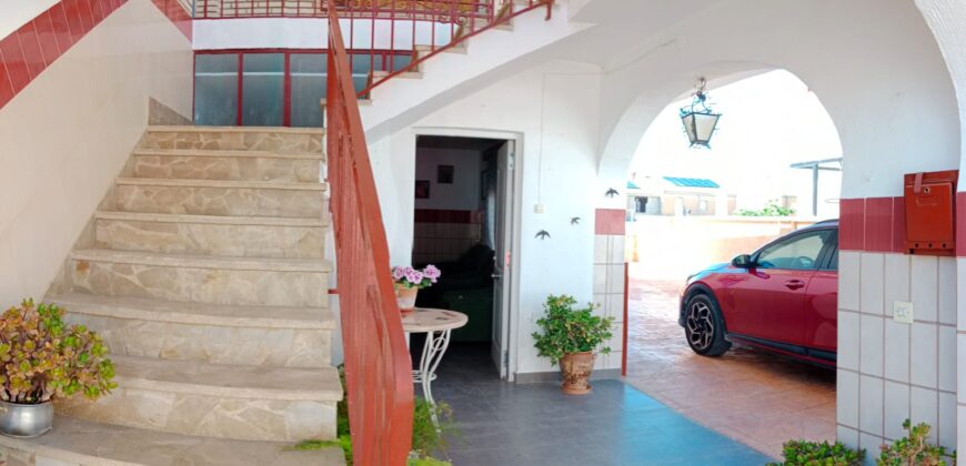 ZUJAR – Chalet Independiente en la Mejor Zona Residencial