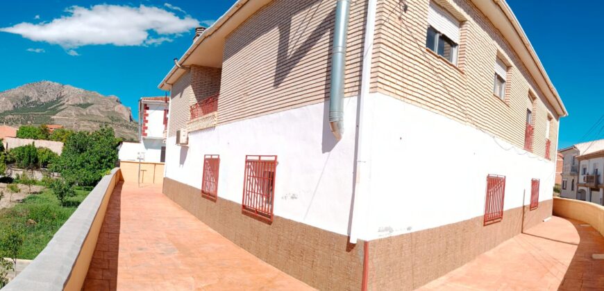 ZUJAR – Chalet Independiente en la Mejor Zona Residencial