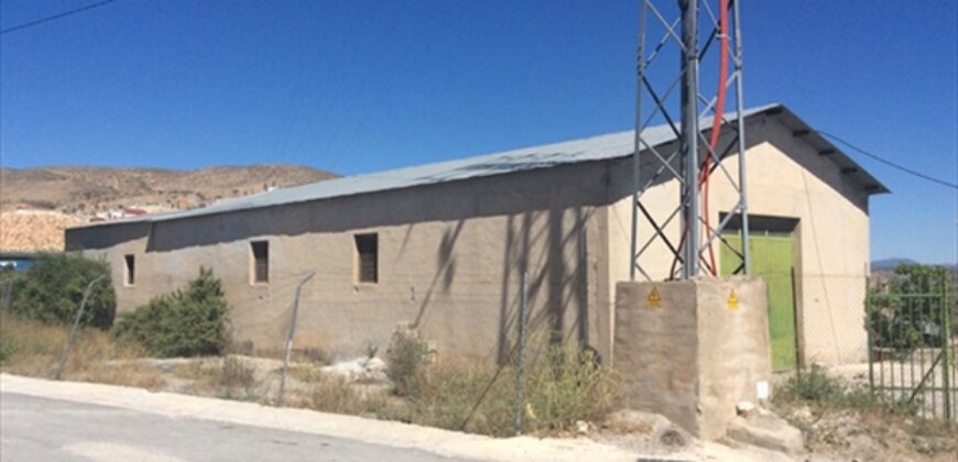 ZUJAR – Nave Industrial con amplio solar junto al Cementerio