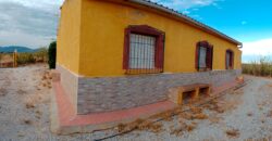 FREILA – Cortijo con Cueva en finca agrícola de 8 hectáreas