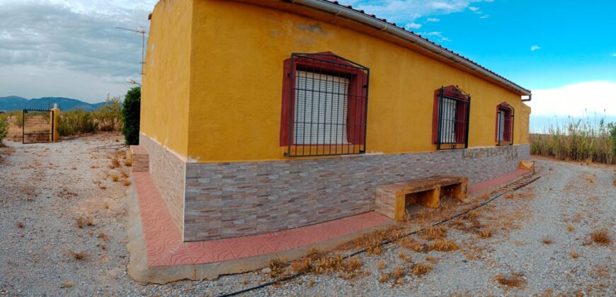 FREILA – Cortijo con Cueva en finca agrícola de 8 hectáreas