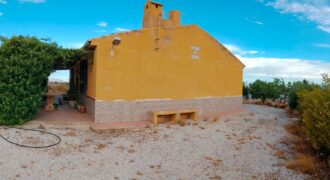 FREILA – Cortijo con Cueva en finca agrícola de 8 hectáreas