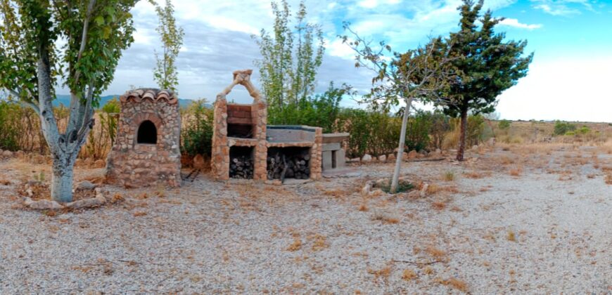 FREILA – Cortijo con Cueva en finca agrícola de 8 hectáreas