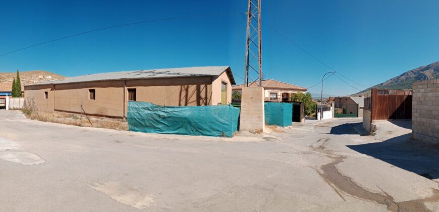 ZUJAR – Nave Industrial con amplio solar junto al Cementerio